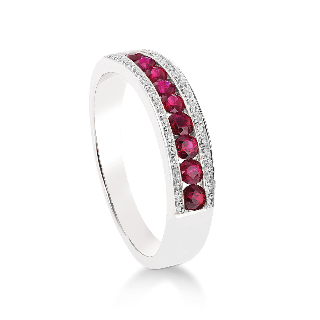 Anello in oro bianco, rubini e diamanti